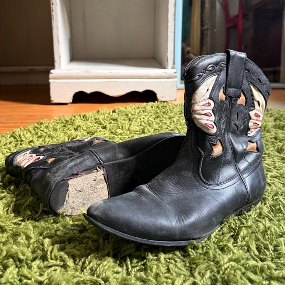 American Vintage Shoes - Very Well Worn Boots | Black Leather Western Cowboy Boots | Size 9.5